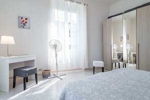 2 bedrooms, iron/ironing board, Internet, bed sheets