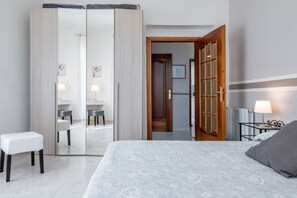 2 bedrooms, iron/ironing board, Internet, bed sheets