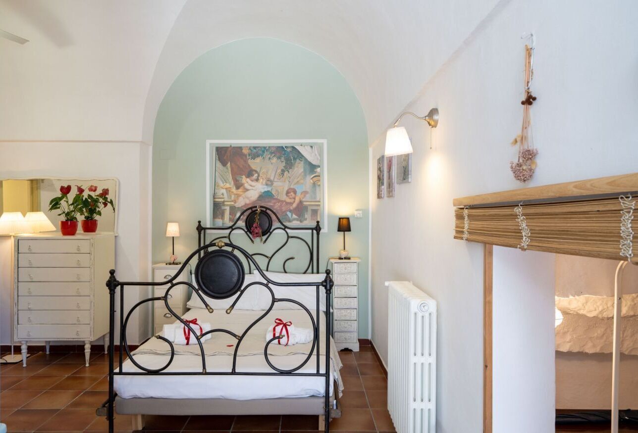 Guesthost - Lovely Apartment That Hosts Up To 2 People, Located In An Old Farmhouse Dating Back To The 19th Century, Furnished With Taste And Meticulous Recovery Of The Original Materials. The Accommodation Is Located In Cozzana, A Quiet And Verdant Dist - Monopoli