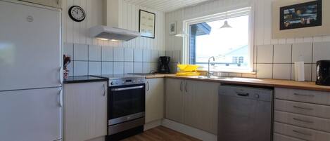Fridge, microwave, dishwasher, cookware/dishes/utensils