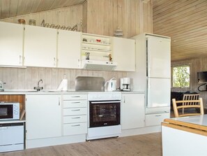 Kjøleskap, mikrobølgeovn, ovn og oppvaskmaskin