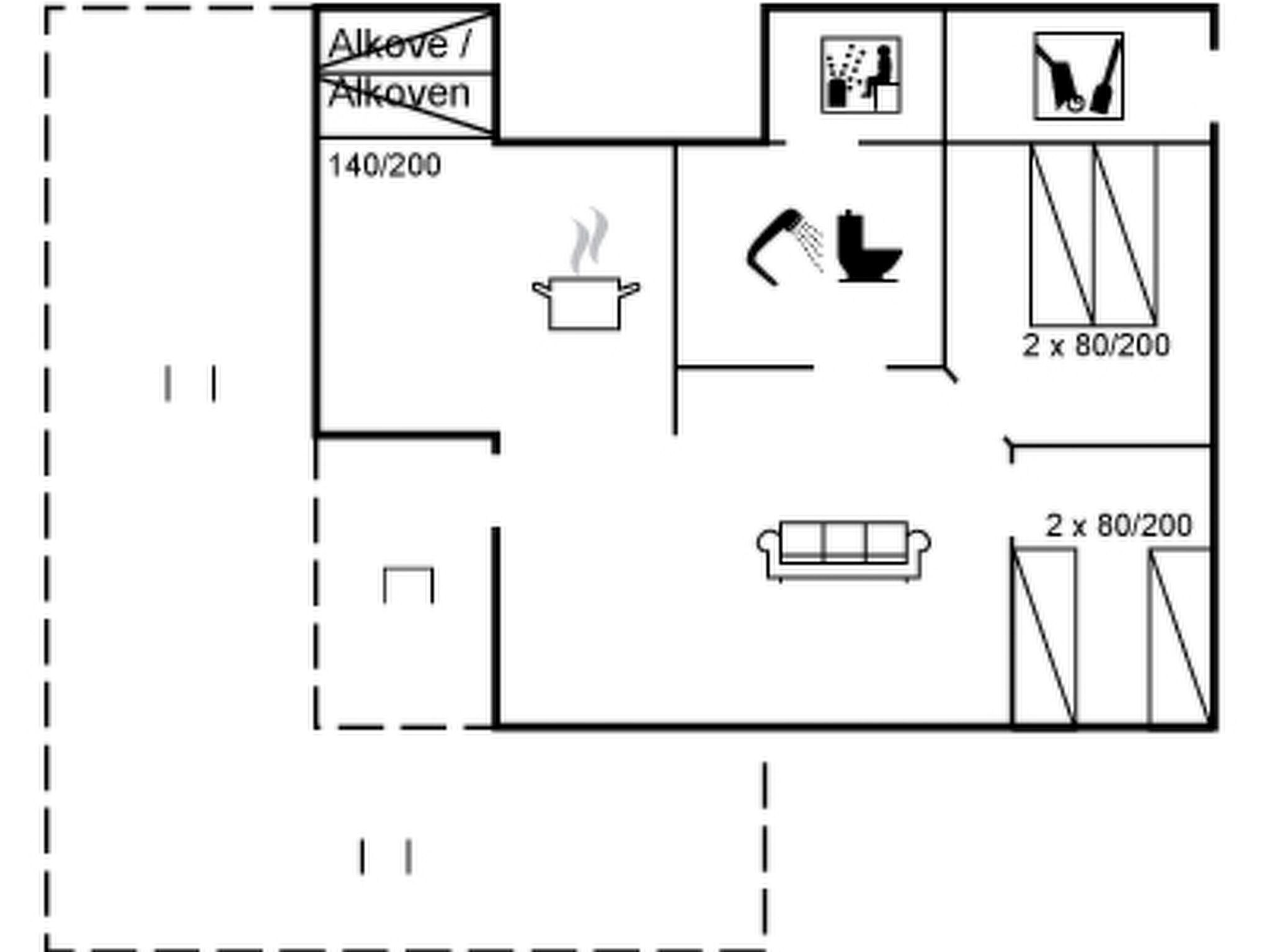 Ein Hotelzimmer mit Küchenzeile, einer Couch und zwei Betten.