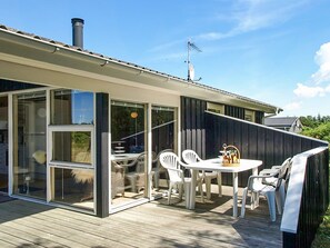 Outdoor dining - "Tia" - 900m from the sea by Interhome (Hjørring)