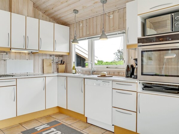 Fridge, microwave, dishwasher, cookware/dishes/utensils - "Arkil" - 300m from the sea by Interhome (Hjørring)