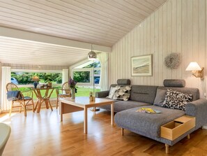 Televisión y chimenea 