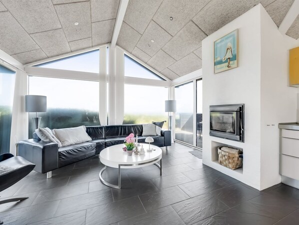 TV, fireplace, DVD player