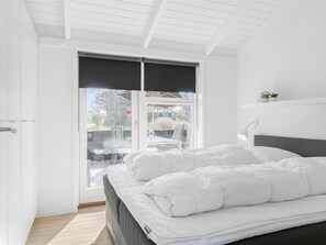 3 bedrooms, Internet