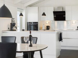 Fridge, microwave, dishwasher, cookware/dishes/utensils
