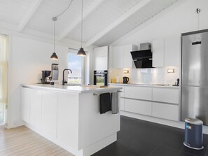 Fridge, microwave, dishwasher, cookware/dishes/utensils