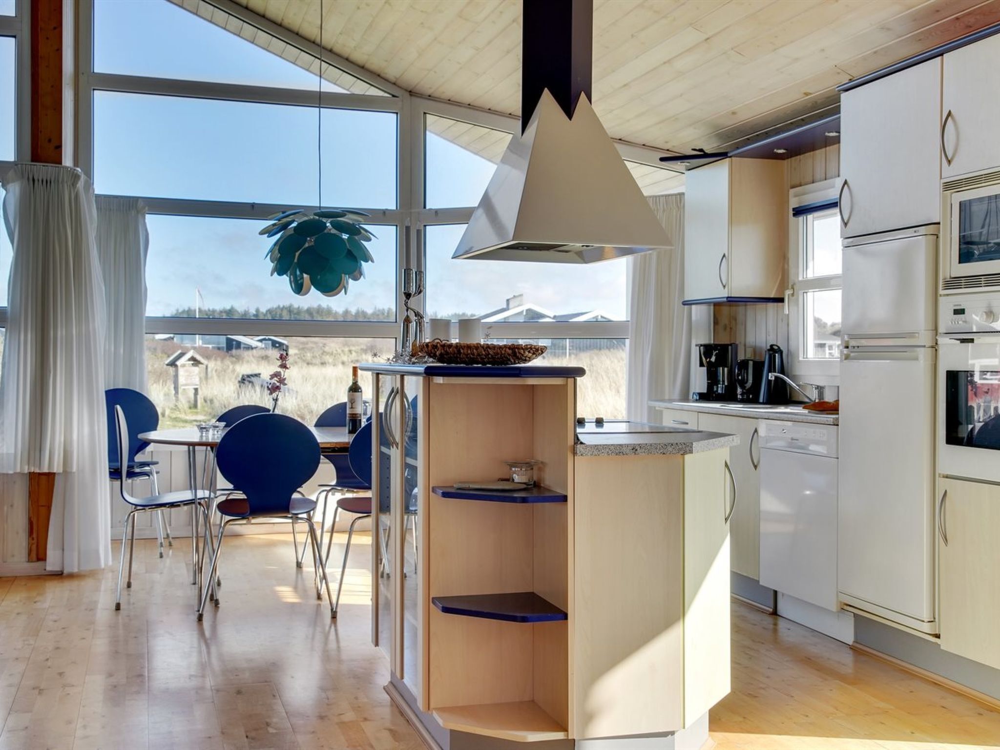 Kühlschrank, Ofen, Geschirrspüler, Hochstuhl