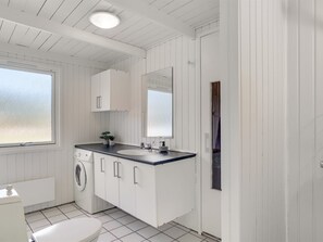 Bathroom - "Franka" - 950m from the sea by Interhome (Hjørring)