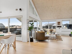 TV, fireplace, DVD player