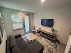 Smart TV - 7 Minutes from Downtown Houston (Houston)