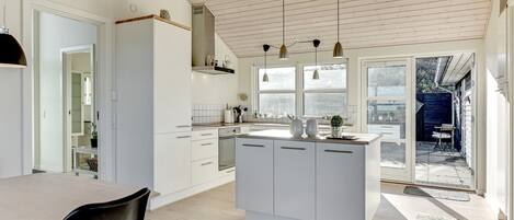 Frigorifero, microonde, forno, lavastoviglie