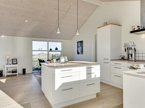 Refrigerador, microondas, horno y lavavajillas 