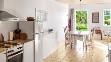 Fridge, dishwasher, cookware/dishes/utensils