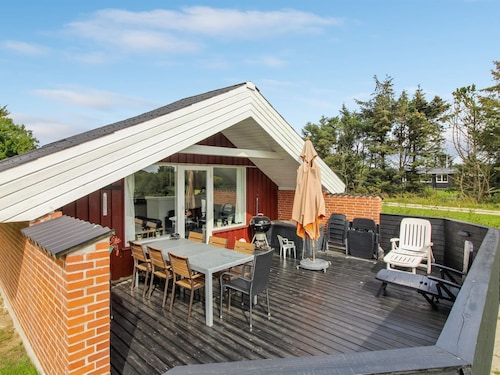 "Halli" - 700m from the sea by Interhome