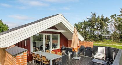 "Halli" - 700m from the sea by Interhome