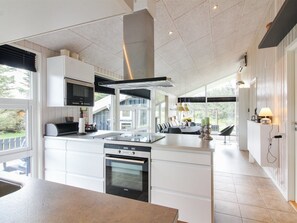 Fridge, microwave, dishwasher, cookware/dishes/utensils