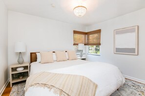 3 bedrooms, WiFi, bed sheets - Cozy 3BR Home 4 Min From ND (SOuth Bend)