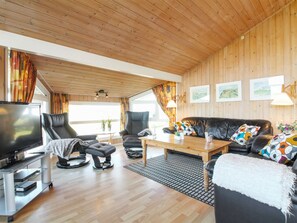 TV, fireplace, DVD player