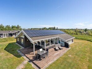 Outdoor dining - "Serine" - 800m from the sea by Interhome (Hjørring)