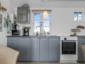 Kylskåp, mikrovågsugn, ugn och diskmaskin