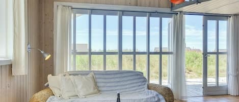 TV, fireplace, DVD player