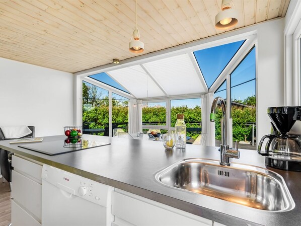 Fridge, microwave, dishwasher, cookware/dishes/utensils