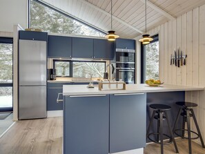 Fridge, microwave, dishwasher, cookware/dishes/utensils