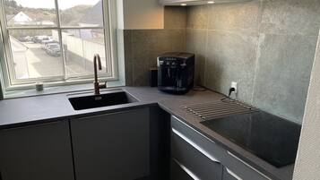 Refrigerador, horno, lavavajillas y periquera