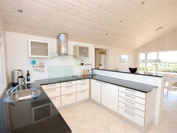 Køleskab, mikrobølgeovn, ovn, opvaskemaskine