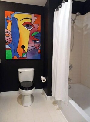 Hair dryer, towels, soap, toilet paper - Bohemian Rhapsody King Suite St. Augustine at WGV (St. Augustine)