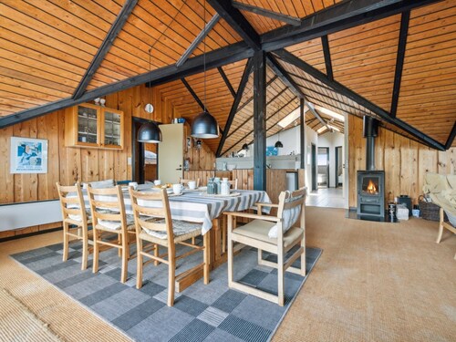 "Henri" - 500m from the sea by Interhome