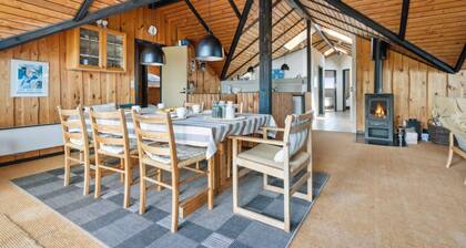 "Henri" - 500m from the sea by Interhome