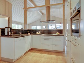 Fridge, dishwasher, cookware/dishes/utensils