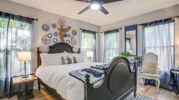 3 makuuhuonetta, työpöytä, ilmainen Wi-Fi, vuodevaatteet