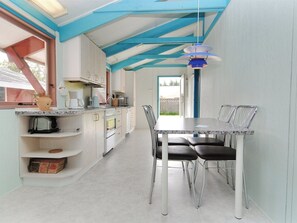 Kylskåp, mikrovågsugn, ugn och diskmaskin