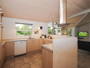 Fridge, microwave, dishwasher, cookware/dishes/utensils