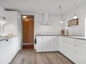 Réfrigérateur, micro-ondes, four, lave-vaisselle