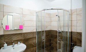 Basic Double Room | Bed sheets - Hotel Styria (Chvalovice)