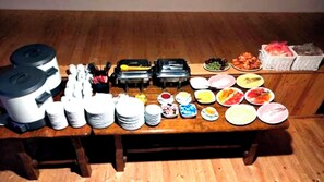 Päivittäinen buffetaamiainen (200 CZK per henkilö)