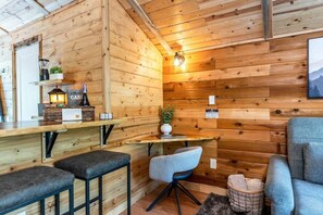 Interior - R&R Creekside Cabin -Hot Tub, AC, near Mt Rainier! Ashford, WA (Ashford)