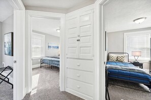 3 Schlafzimmer, Schreibtisch, Bügeleisen/Bügelbrett, WLAN