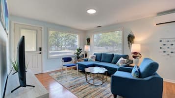 TV, fireplace, streaming services