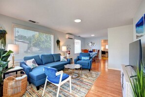 TV, fireplace, streaming services