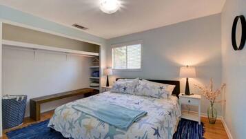 3 bedrooms, desk, iron/ironing board, WiFi