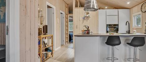 Fridge, microwave, dishwasher, cookware/dishes/utensils