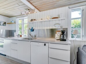 Fridge, microwave, dishwasher, cookware/dishes/utensils