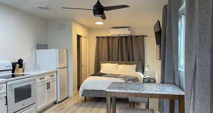 Updated Central Valley studio apartment #5 near hospitals and HWY 99